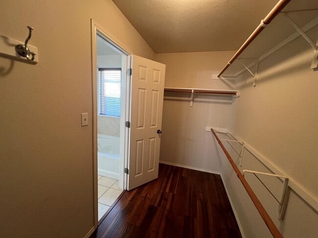 Building Photo - 9504 Castle Pines Dr