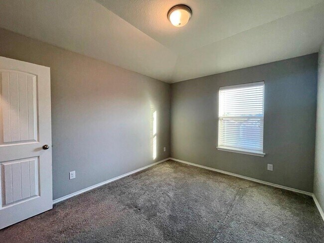 Building Photo - 16612 Brogan Ln