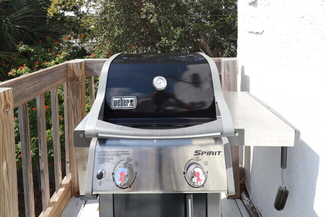 Building Photo - 518 Biscayne Dr