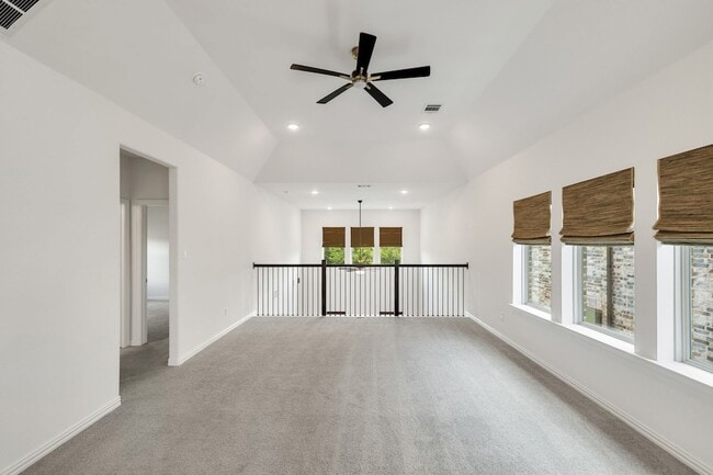 Building Photo - 3100 Greenbriar Dr