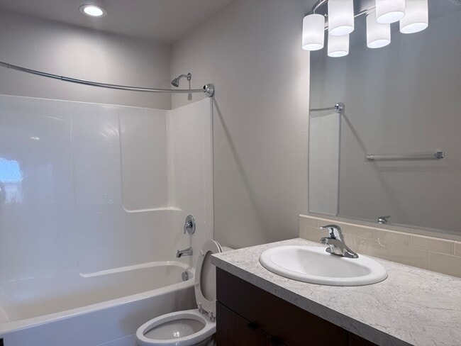 Building Photo - Stunning 4 Bedroom Townhome - $500 SPECIAL MOVE IN CREDIT