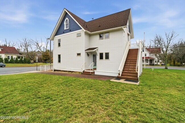 Building Photo - 400 S Main St