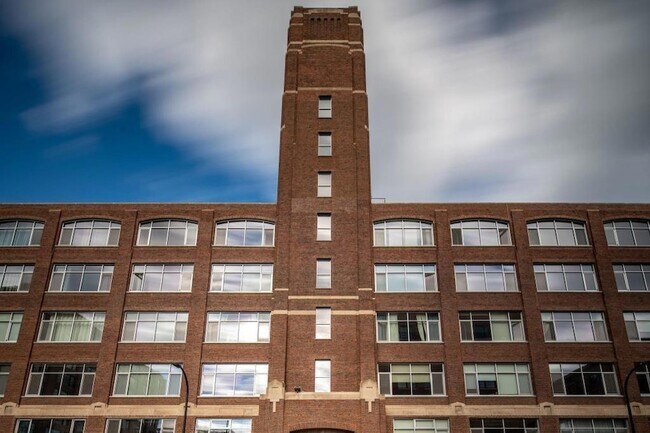 Building Photo - 700 N Washington Ave