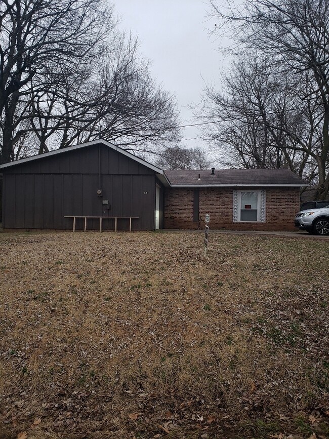 Building Photo - 3 BR 1.5 BA Home off 62 in Farmington