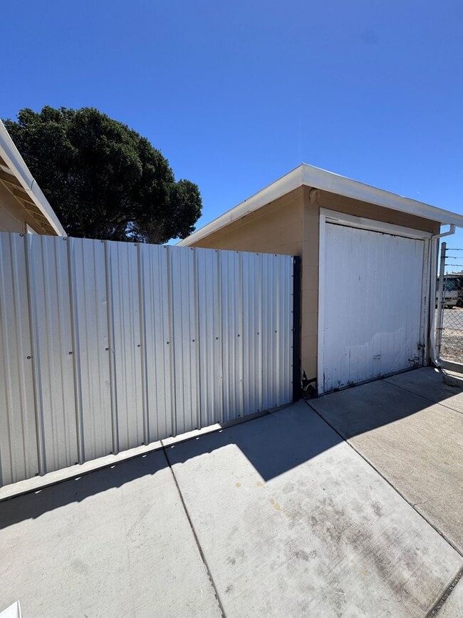 Building Photo - Rare waterfront rental home opportunity at the blue sky Marina in Antioch!