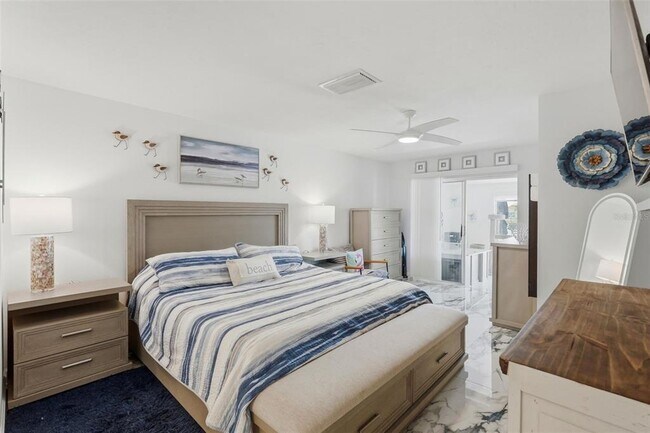 Building Photo - 573 Boca Ciega Point Blvd N