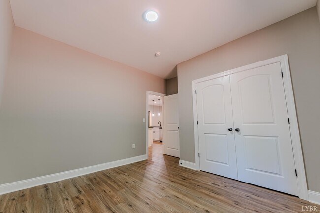 Building Photo - 109 Tosh Ln