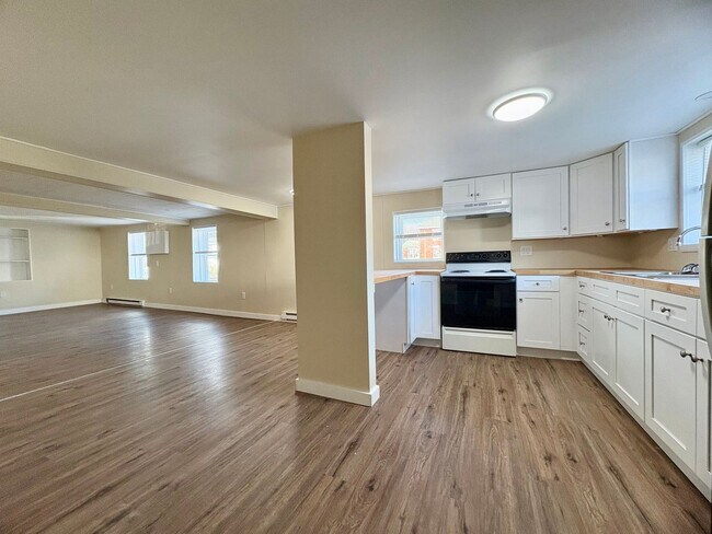 Building Photo - 165 N Hanover St