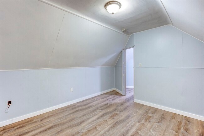 Building Photo - 46 Wyllis Ave