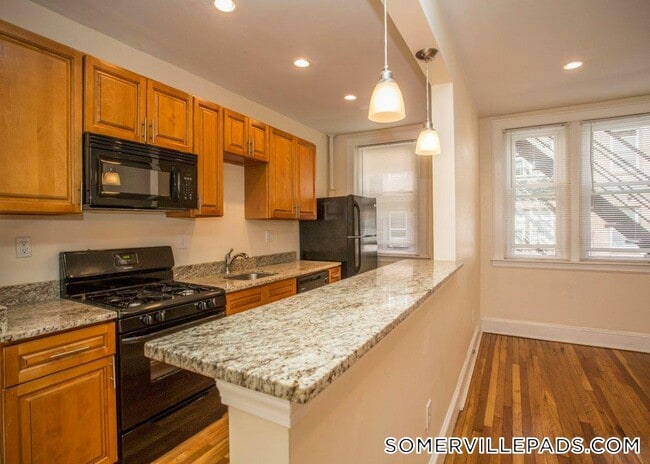 Building Photo - 136 Highland Ave