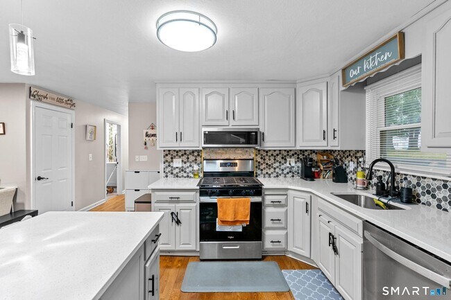 Building Photo - 128 Forest Dr