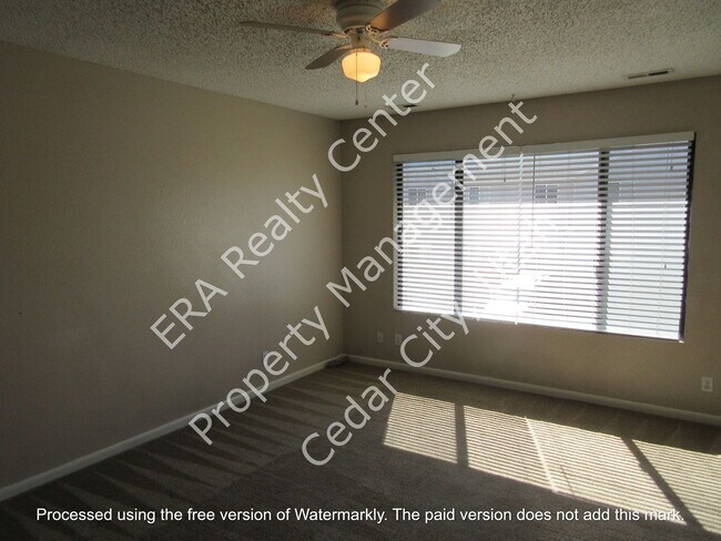 Building Photo - 467 N 300 W