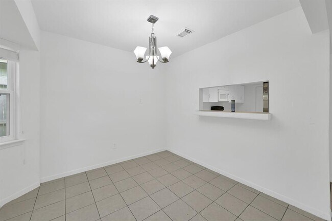 Building Photo - 3 W Woodtimber Ct