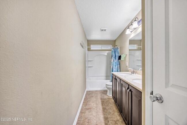 Building Photo - 12237 Woodview Dr