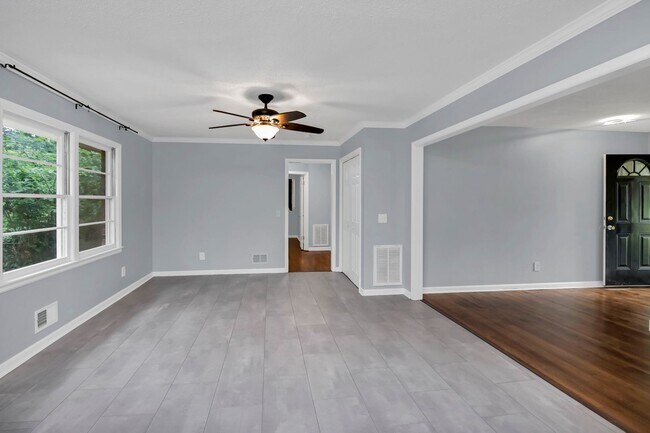 Building Photo - Newly Updated 3 Bedroom Home with Spacious...