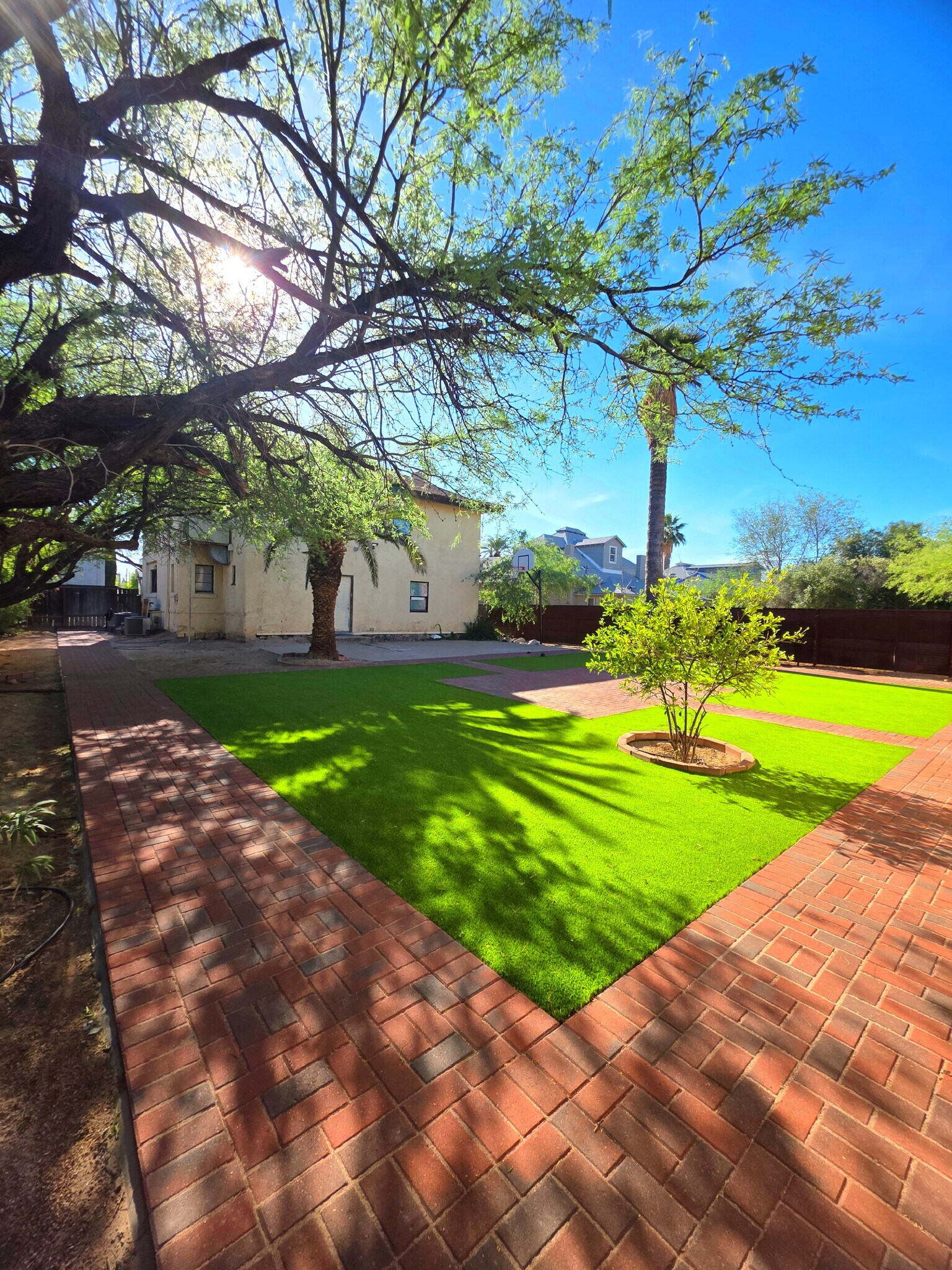 Building Photo - 833 N 4th Ave