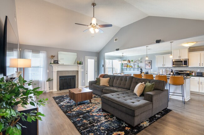 Building Photo - 4830 Fairmont Dr