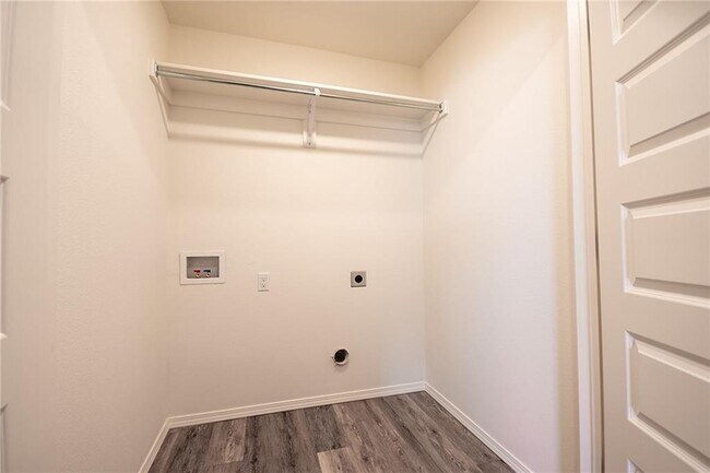 Building Photo - 825 S Rupple Rd