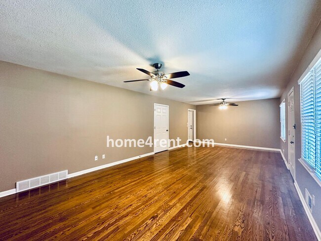 Building Photo - Beautifully Updated Home in Prime Overland...