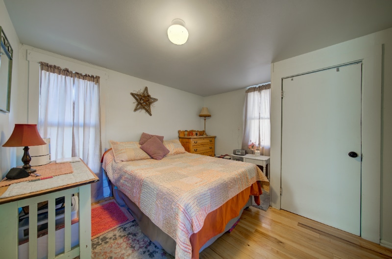 Building Photo - 318 First Ave E