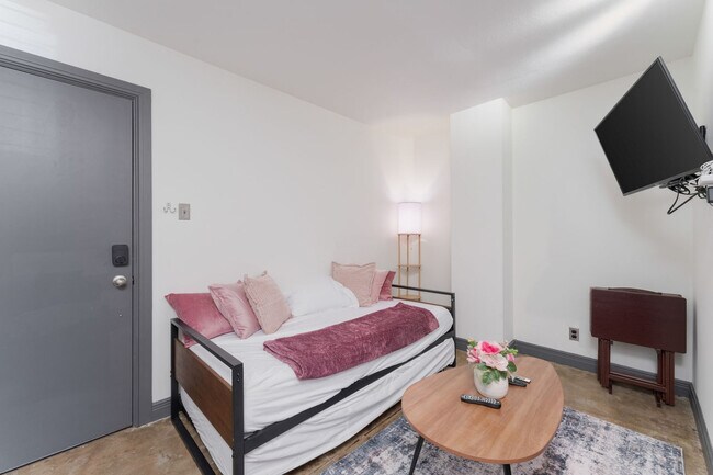 Building Photo - 201 S Chaparral St