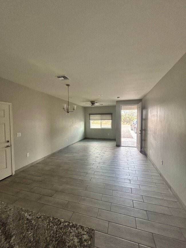 Building Photo - 1848 Silver Ct