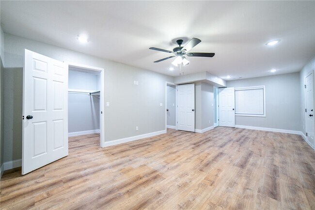 Building Photo - 1647 Carolyn Dr