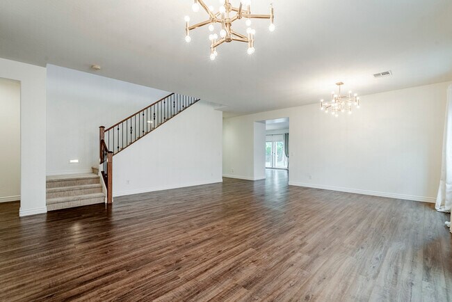 Building Photo - 2744 E Donato Dr