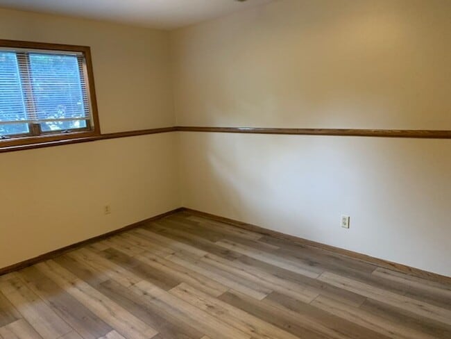 Building Photo - Nice 4 Bedroom 2 Bathroom house in Hudson