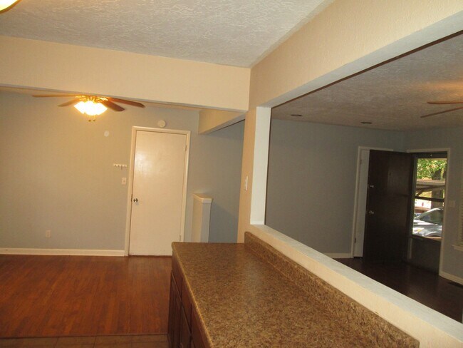 Building Photo - PRELEASING for Mid-July 2026! (3) Bed/(1.5) Pet Negotiable!