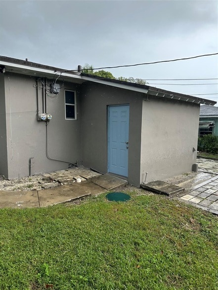 Building Photo - 1242 NE 110th St