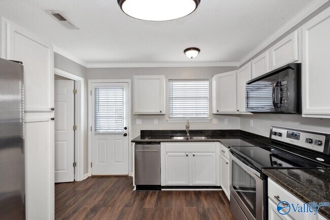 Building Photo - 103 N W Sugar Bluff Ln