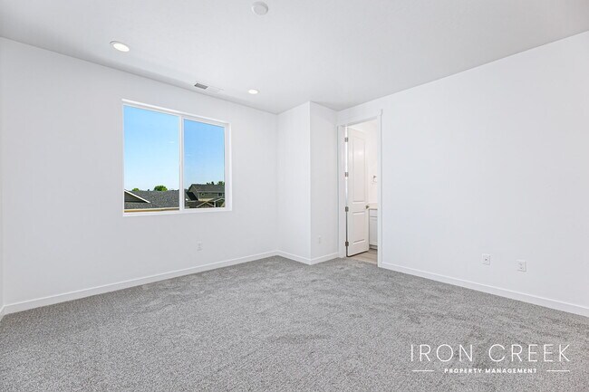 Building Photo - Welcome to your like-new townhome in the h...