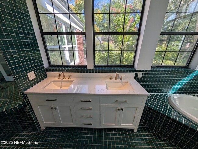 Building Photo - 1429 Azalea Dr
