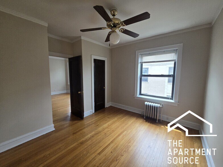 Building Photo - 4527 N Paulina St