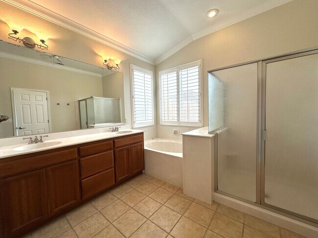 Building Photo - Beautiful 3-bedroom home in the heart of Manteca