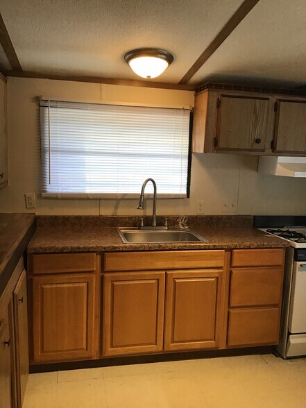 Kitchen - 104 Marina Way