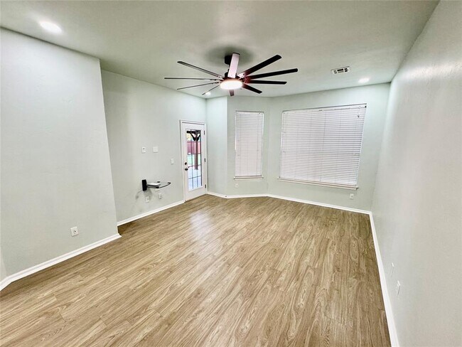 Building Photo - 10504 Walnut Hollow Dr