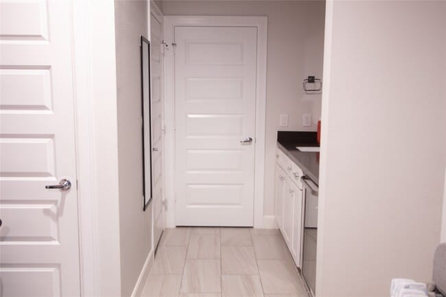 Building Photo - 2779 Clinton Dr