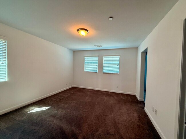 Building Photo - 3 BED 2.5 BATH 2 CAR GARAGE TOWNHOUSE WITH LOFT, COMMUNITY POOL & PARK!