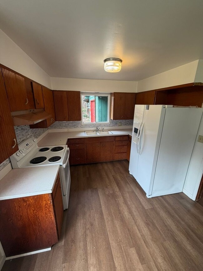 Building Photo - Home with a View!