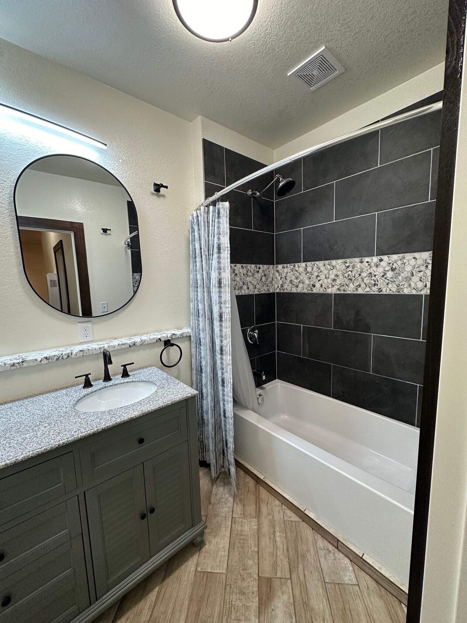 Building Photo - 639 16th St