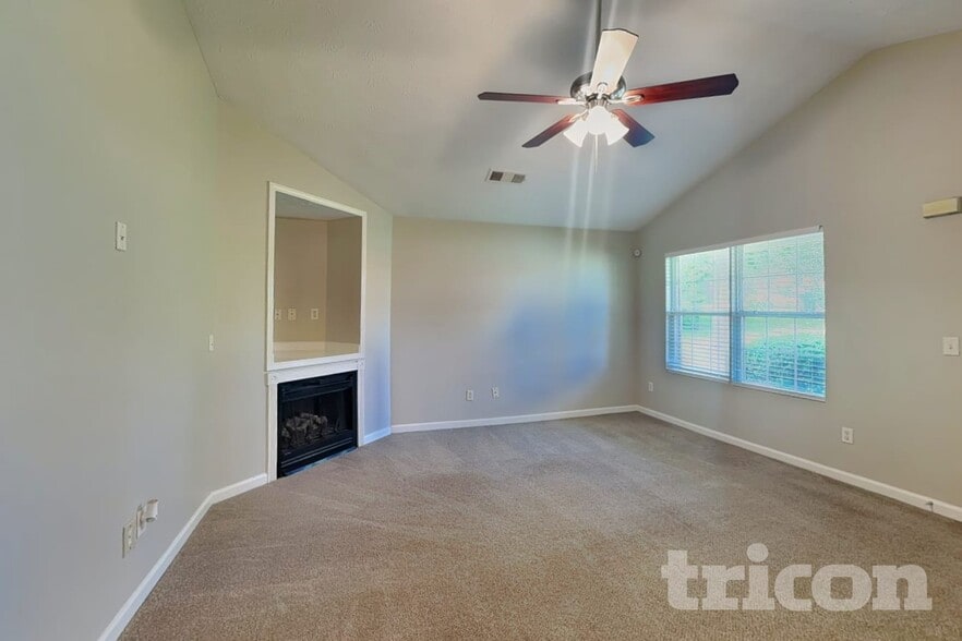 Building Photo - 613 Everlasting Way