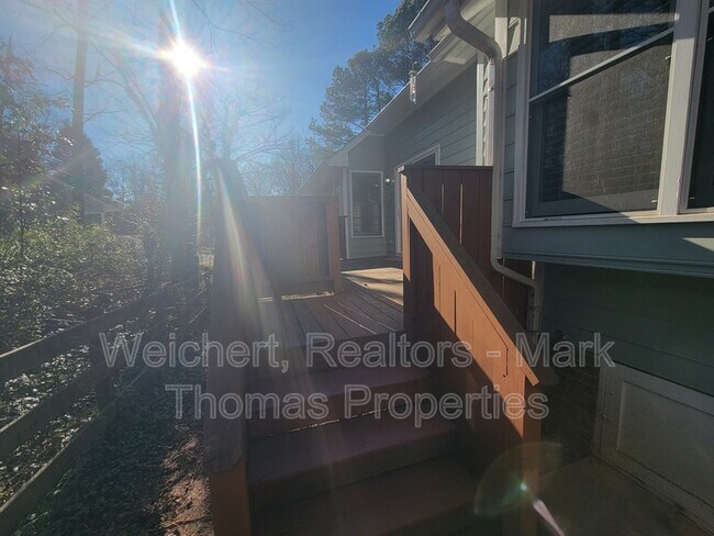 Building Photo - 104 Shotts Ct