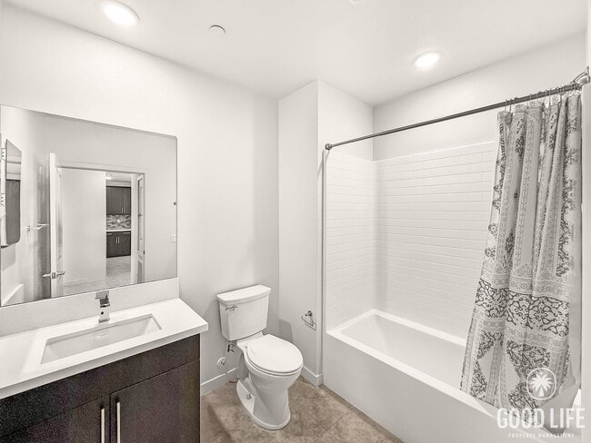 Building Photo - 3B/2BA Home with Private Elevator & Mountain Views!