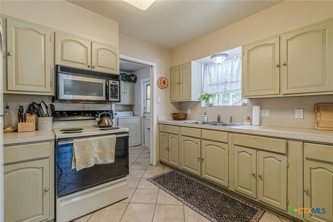 Building Photo - 324 Craddock Ave