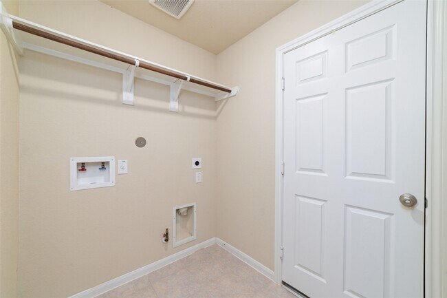 Building Photo - 15615 Whispering Green Dr