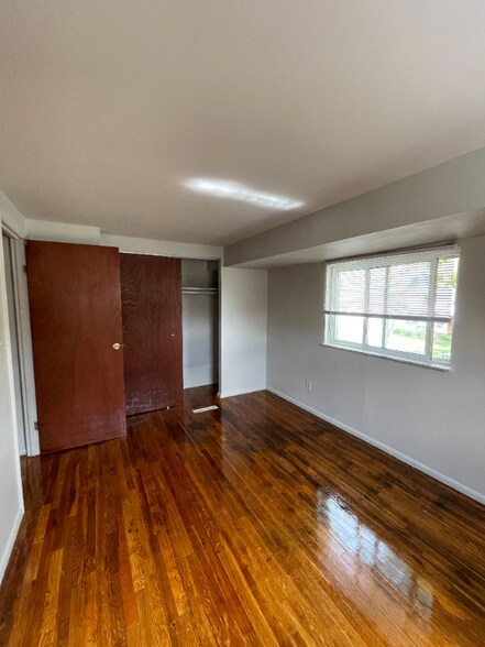 Building Photo - 939 Woodhill Dr
