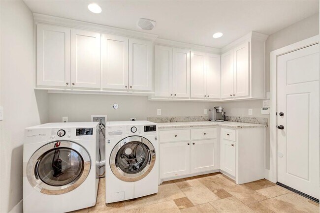 Building Photo - 6303 Star Light Ct