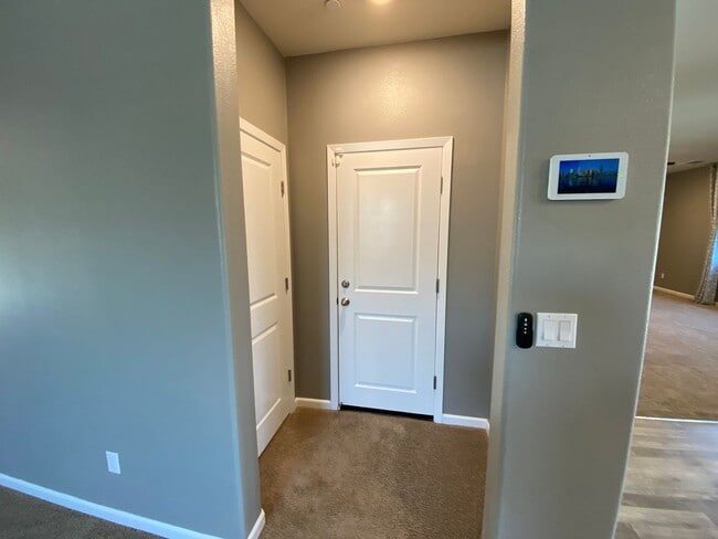 Building Photo - Beautiful home in desirable neighborhood for rent in Visalia CA